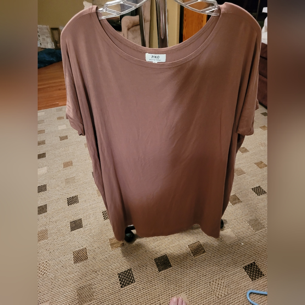 (3111) Piko Envi Free Fashionwomens Brown Top, Sz. Med. Short Sleeve